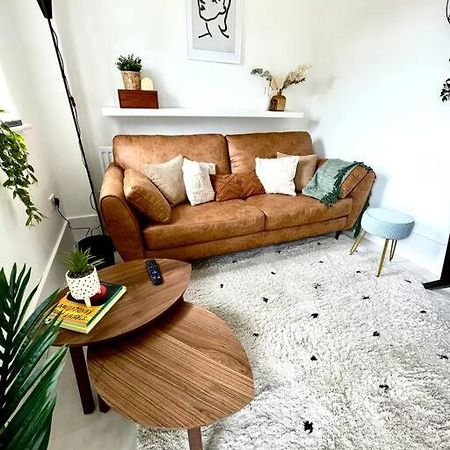 Broomfield  High-End 2 Bed Maisonette In Beaulieu Park מראה חיצוני תמונה