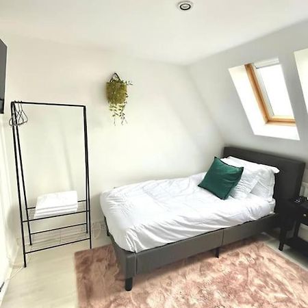 Broomfield  High-End 2 Bed Maisonette In Beaulieu Park מראה חיצוני תמונה