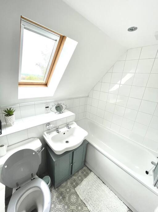 Broomfield  High-End 2 Bed Maisonette In Beaulieu Park מראה חיצוני תמונה