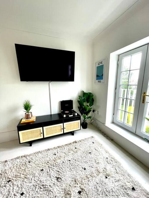 Broomfield  High-End 2 Bed Maisonette In Beaulieu Park מראה חיצוני תמונה