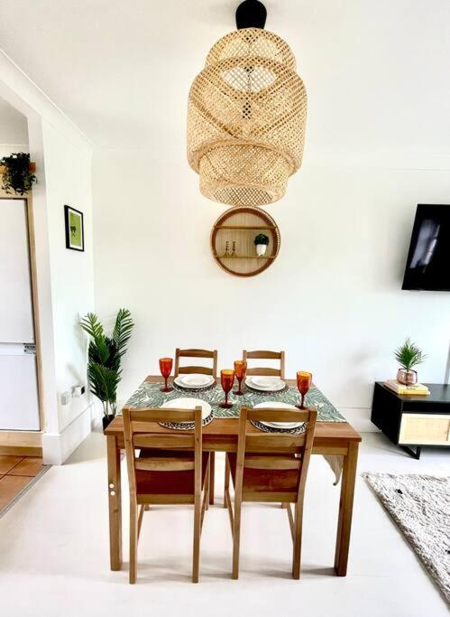 Broomfield  High-End 2 Bed Maisonette In Beaulieu Park מראה חיצוני תמונה