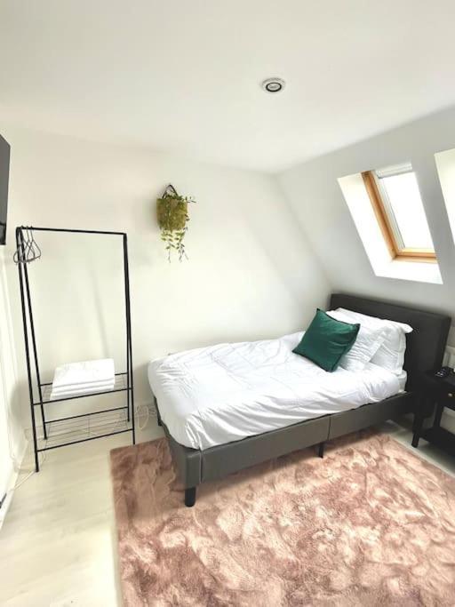 Broomfield  High-End 2 Bed Maisonette In Beaulieu Park מראה חיצוני תמונה